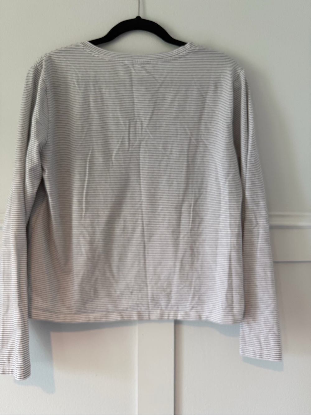 Athleta Essential V-Neck Long Sleeve Top M White Gray Stripe - Picture 7 of 8